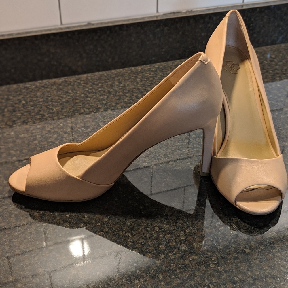 Nude Leather Ann Taylor Heels size 7.5